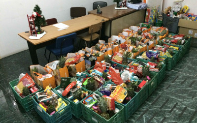 A Liga Renascer entrega os cabazes de Natal